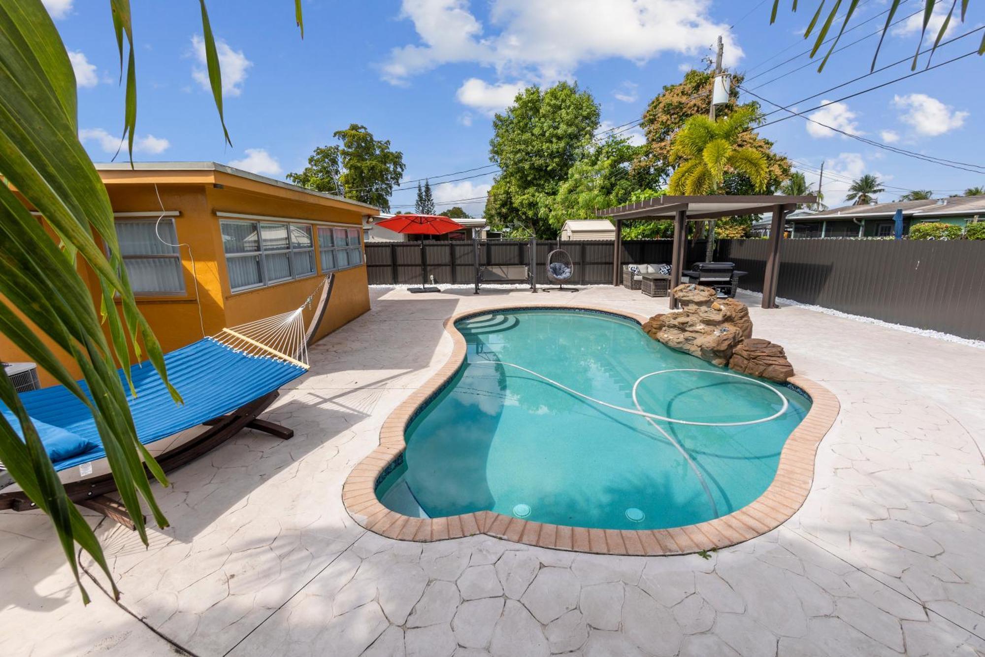 Paradise With Private Pool Sleeps 10 Near The Beach Sunrise Exterior photo
