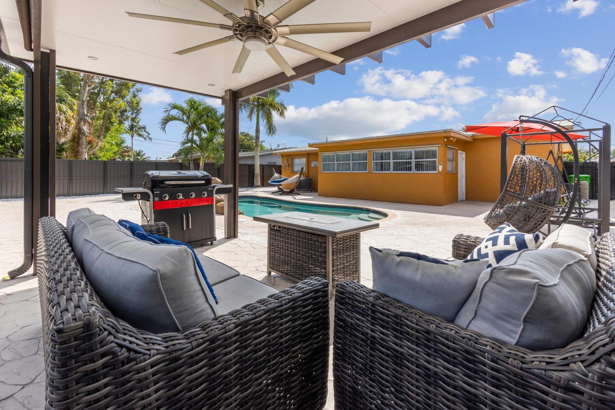 Paradise With Private Pool Sleeps 10 Near The Beach Sunrise Exterior photo